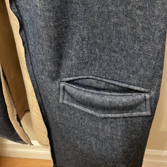 Hem &Thread vest - Picture 6 of 6